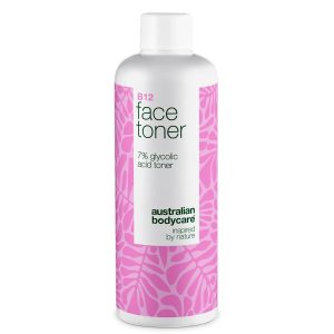 Ansigtstoner med B12 og 7% Glycolic Acid for jævn hudtone — Eksfolierende toner med B12 og 7% Glycolic Acid – fjerner døde hudceller, giver ny glød og fremmer en jævn hudtone.