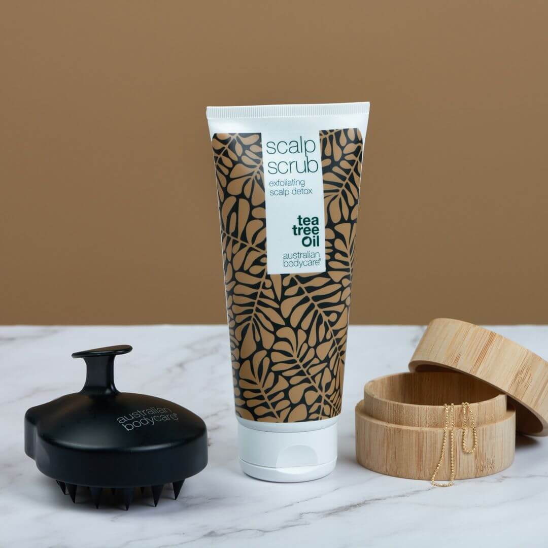 2 produkter til fedtet hår — Tea Tree Shampoo og scrub til fedtet hovedbund og hår