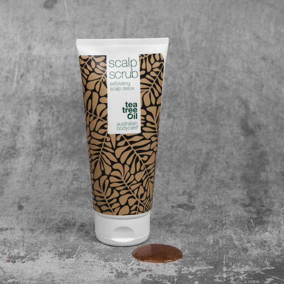 2 produkter til fedtet hår — Tea Tree Shampoo og scrub til fedtet hovedbund og hår