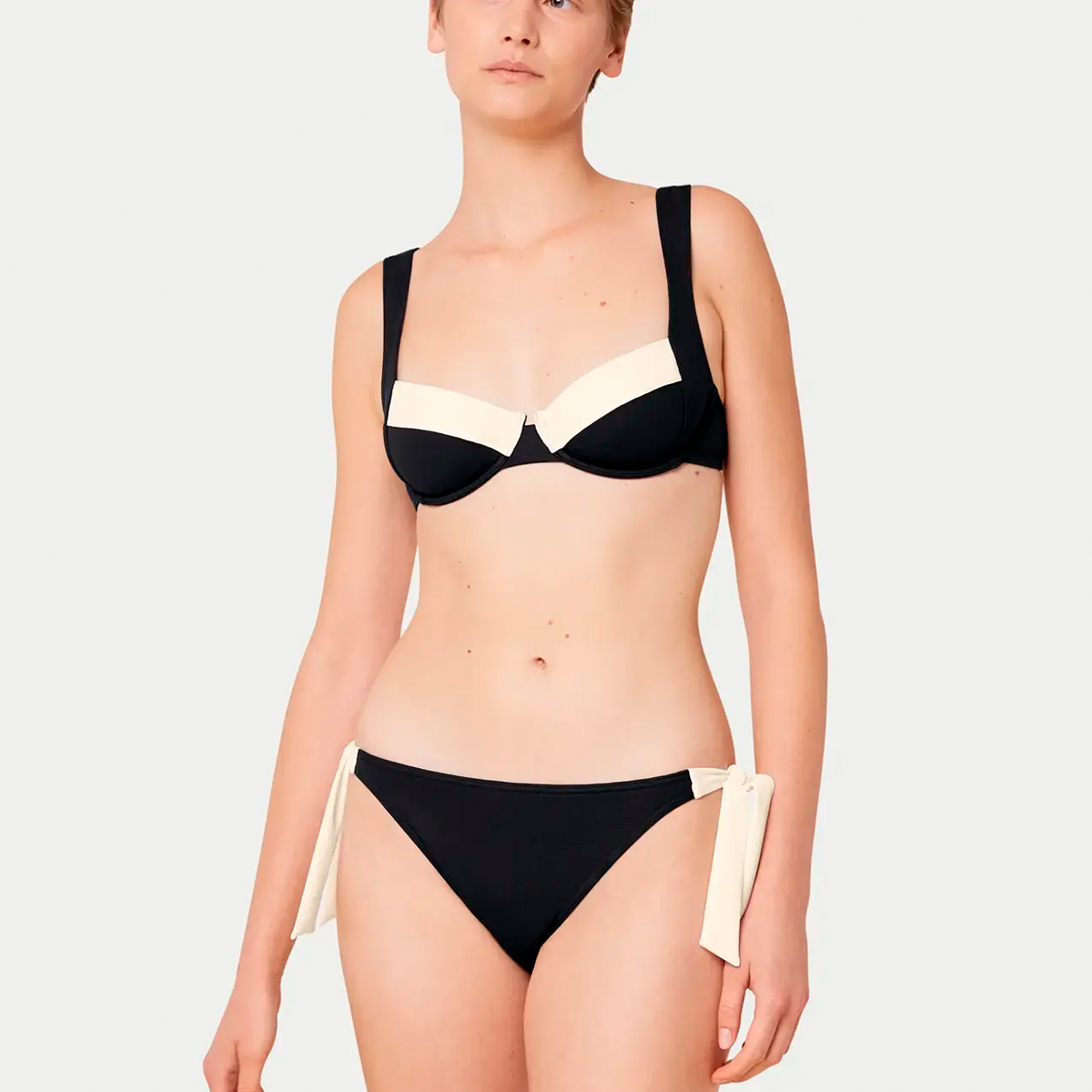 Triumph Summer Glow tai bikinitrusse, sort