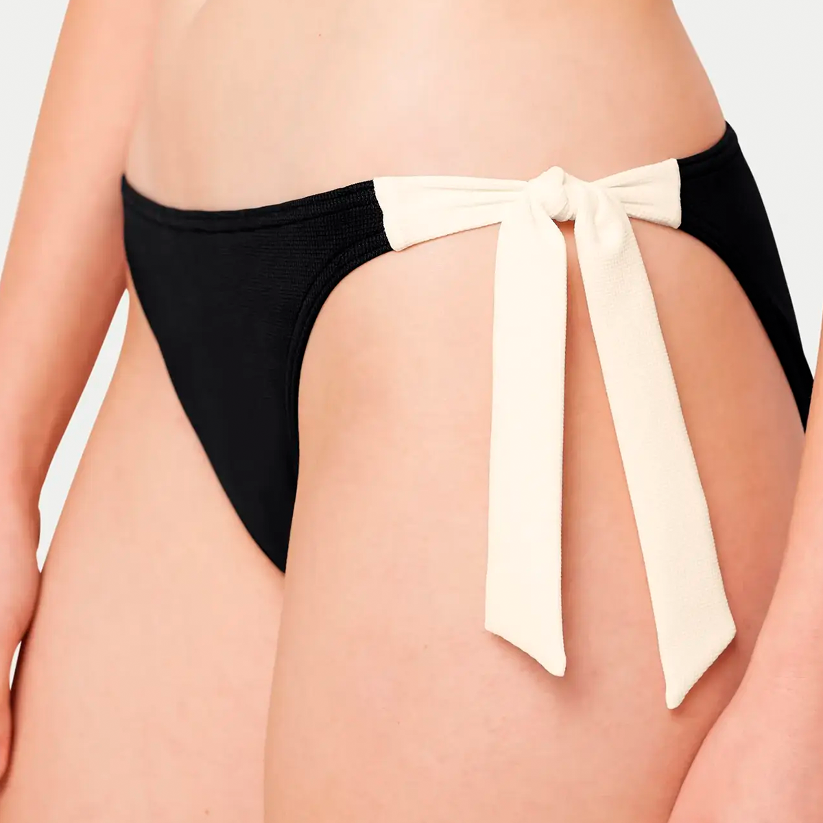 Triumph Summer Glow tai bikinitrusse, sort