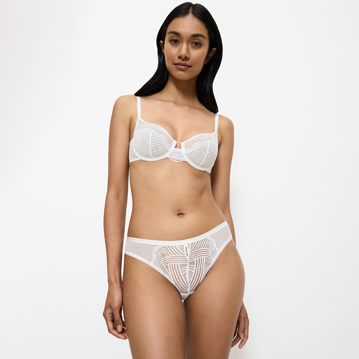 Triumph Delightful Spotlight brazilian trusse, hvid
