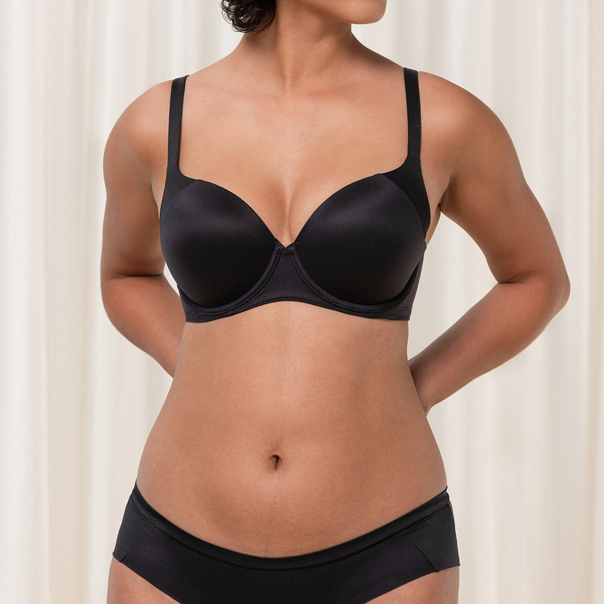 Triumph Body Make-Up Soft Touch WP BH med bøjle, sort