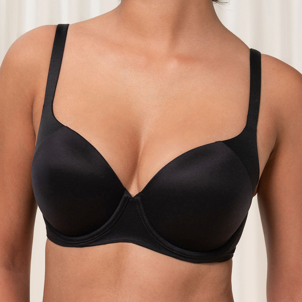 Triumph Body Make-Up Soft Touch WP BH med bøjle, sort