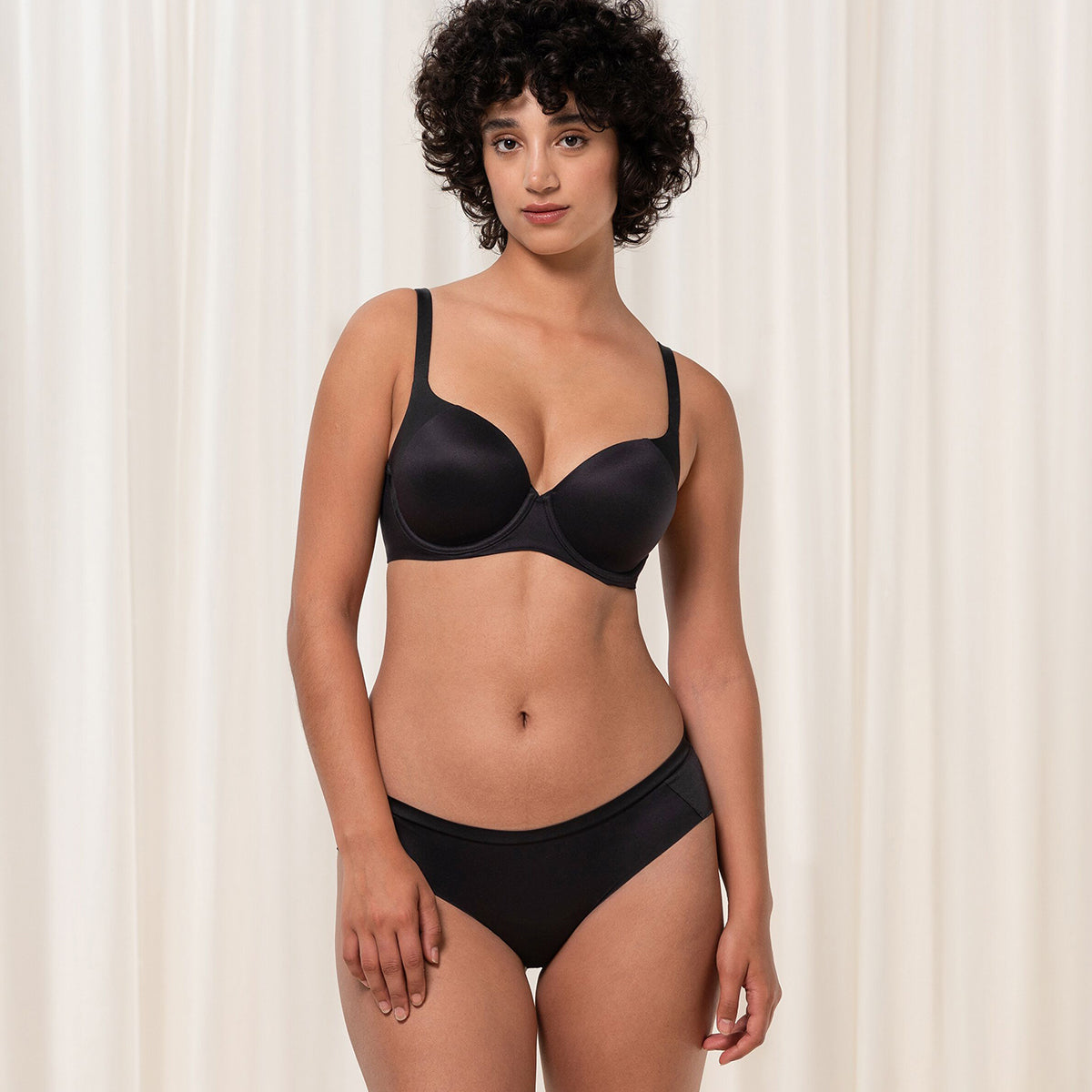 Triumph Body Make-Up Soft Touch WP BH med bøjle, sort