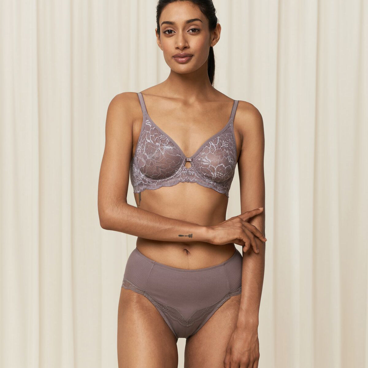 Triumph Amourette Charm W02 BH med bøjle, grå