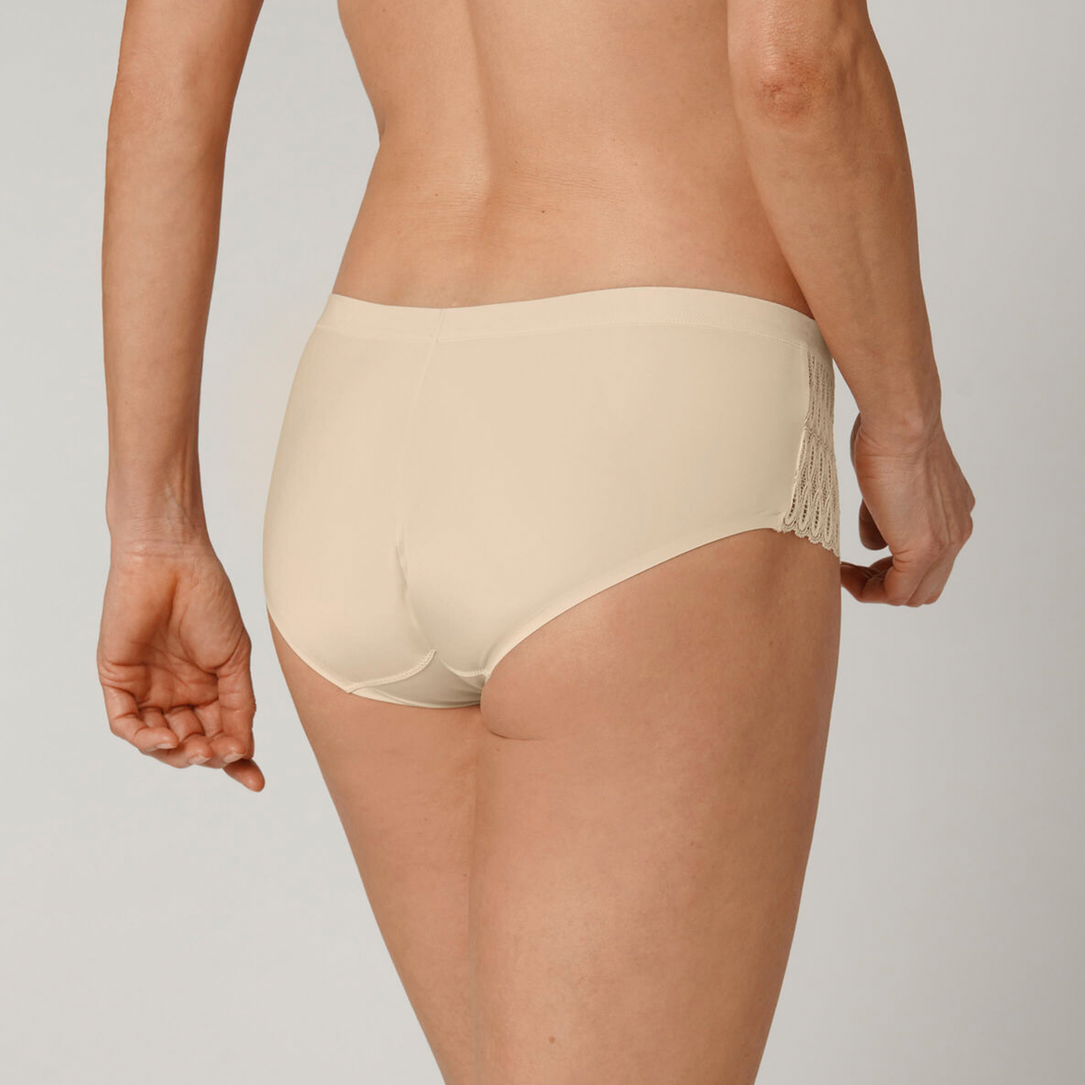 Triumph Aura Spotlight maxi trusse, creme