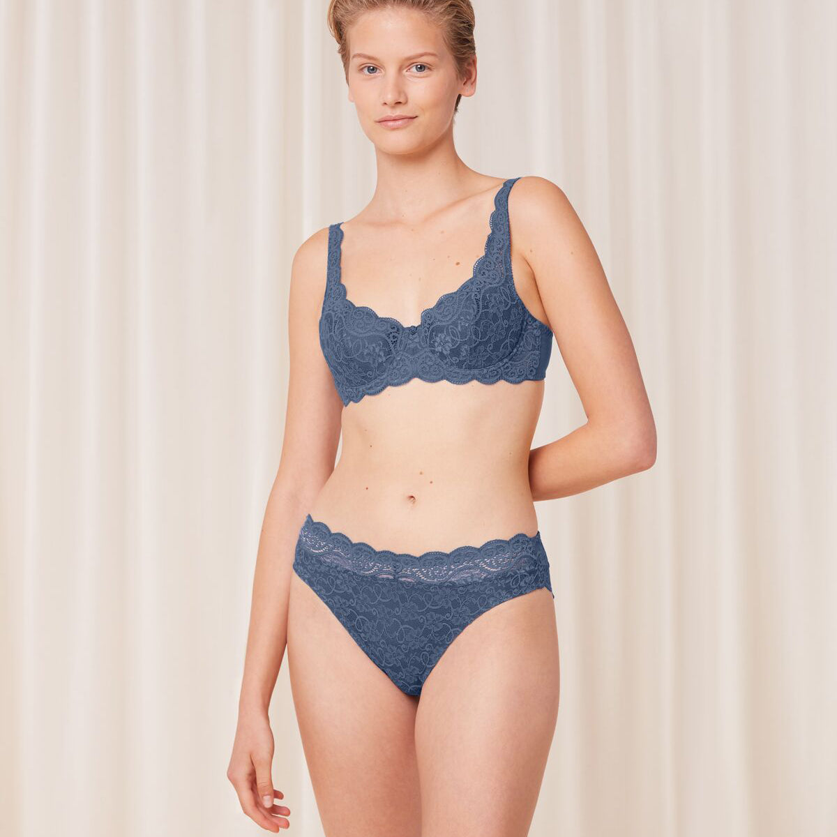 Triumph Amourette 300 Magic Wire 02 tai trusse, blå