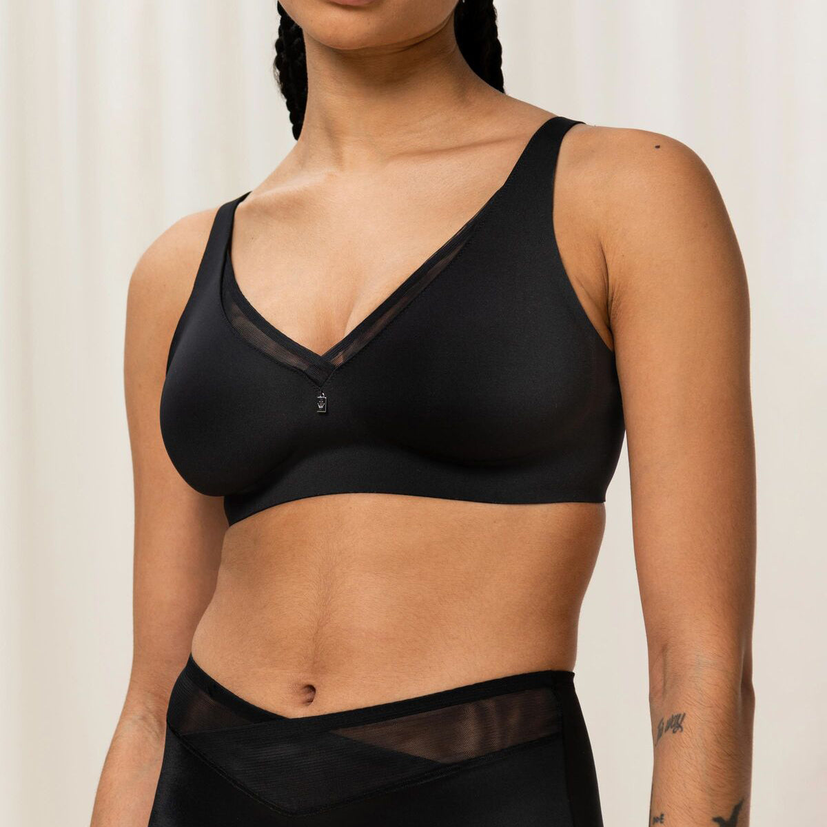 Triumph True Shape Sensation N01 minimizer BH, sort på udsalg