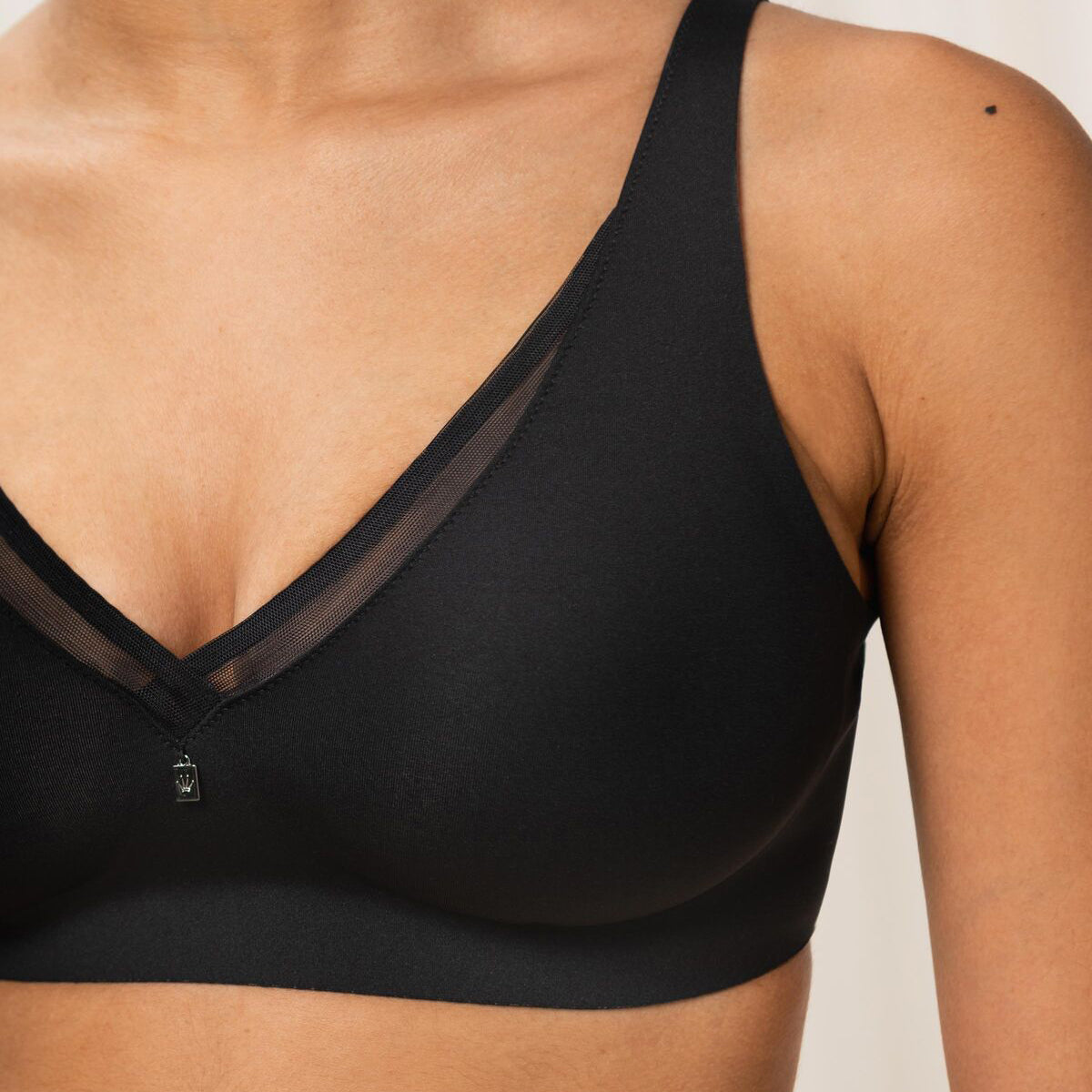 Triumph True Shape Sensation N01 minimizer BH, sort på udsalg