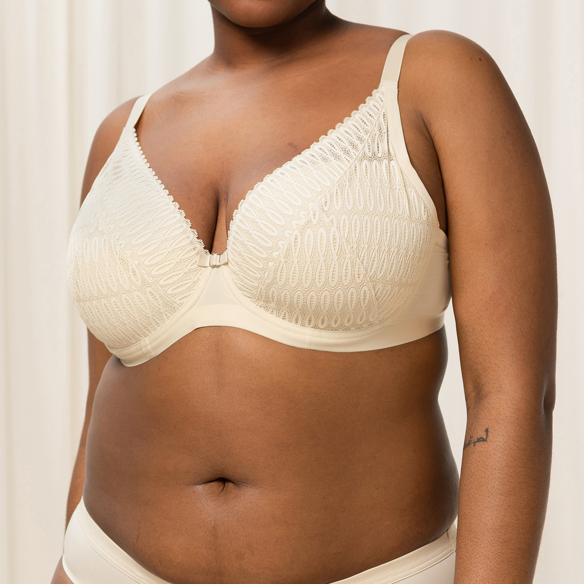 Triumph Aura Spotlight WP BH med bøjle, creme