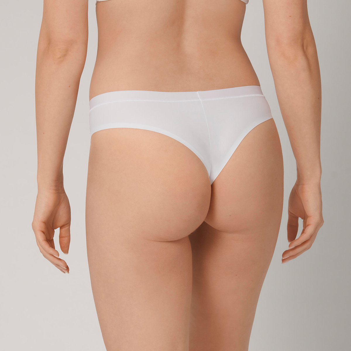 Triumph Smart Micro Brazilian g-streng, hvid Levere